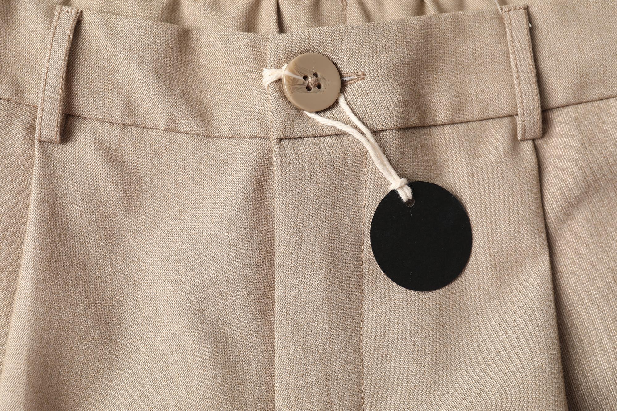 Product shot embroidered label on bag